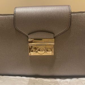 Gold Gianni Bini Purse with looped chain strap.